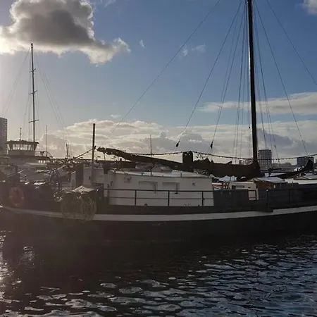 Sustainable Authentic Ship Amsterdam City * Amsterdam
