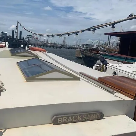 Sustainable Authentic Ship Amsterdam City Апартаменты *